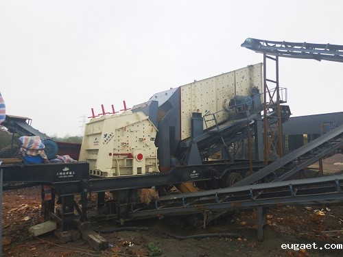 移动反击式破碎站